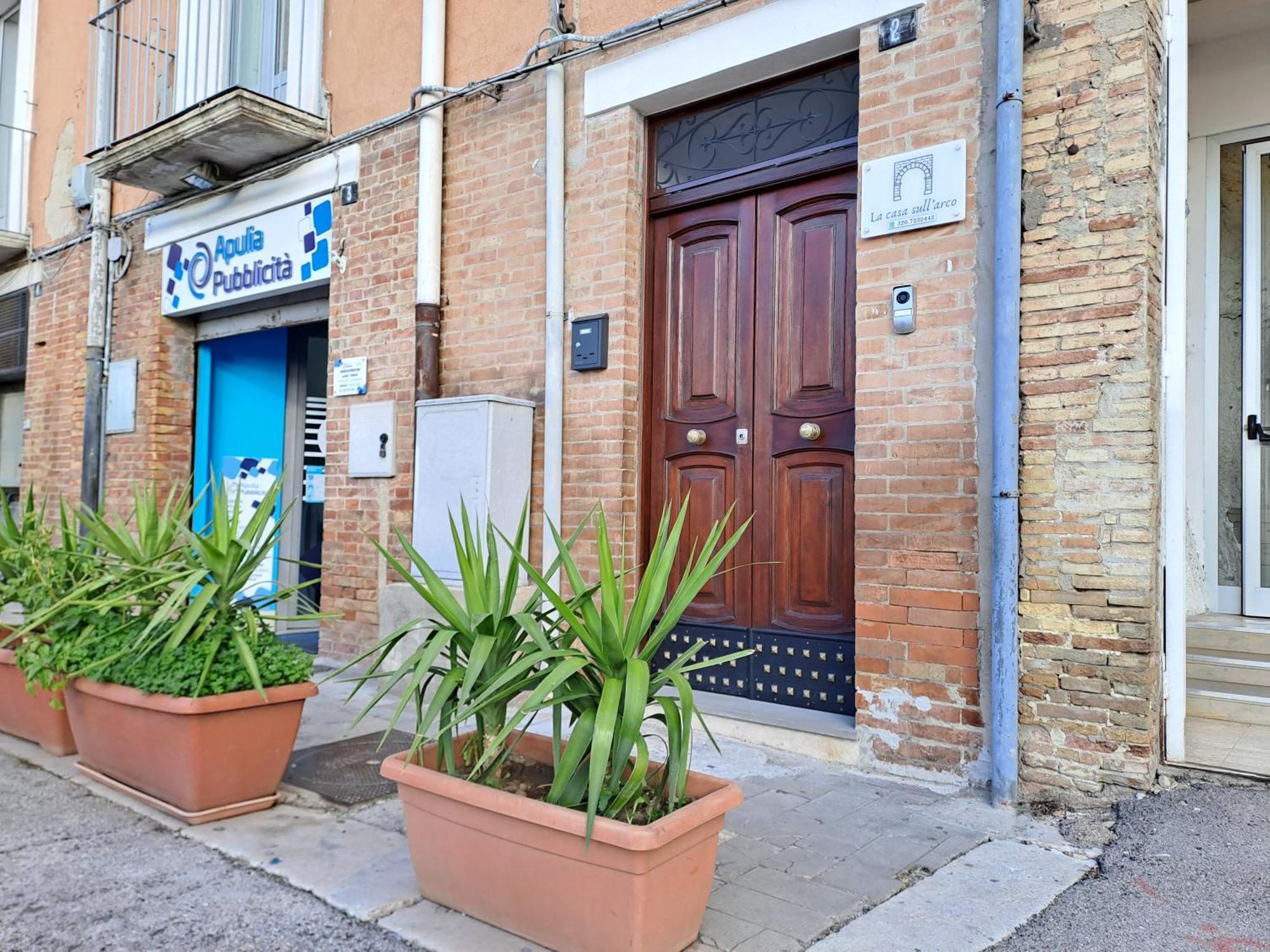 La Casa Sull Arco Bed and Breakfast Lucera Buitenkant foto